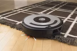 Robot hút bụi là sản phẩm thông minh đang có mặt tại nhiều gia đình ở Việt Nam (ảnh: Toronto Star)