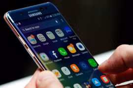 Do sự cạnh tranh gay gắt từ các đối thủ mà lượng bán smartphone Samsung có thể không được như kỳ vọng (ảnh: Yahoo)