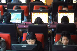 Một quán cafe Internet ở Vũ Hán (ảnh: Reuters)