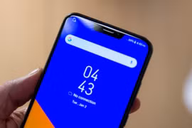 Chiếc Asus ZenFone 5 có thiết kế giống hệt iPhone X (ảnh fonearena)