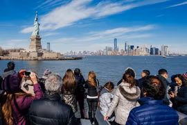 Những người muốn nhập cảnh Mỹ sẽ phải khai báo nhiều thông tin cá nhân hơn (ảnh: New York Times)