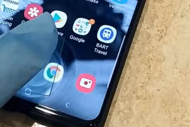 Có thể đánh lừa cảm biến vân tay trên Galaxy S10 bằng một thủ thuật chỉ tốn 15 phút (ảnh: Imgur)