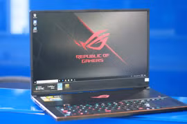 Từ năm 2006, Asus đã đưa ra thương hiệu Republic of Gamer (ROG) với các sản phẩm chuyên dụng dành cho game thủ