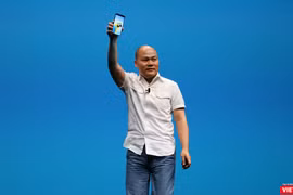ông Nguyễn Tử Quảng giới thiệu Bphone 3, smartphone thế hệ mới nhất của tập đoàn BKAV