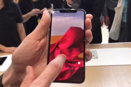 iPhone X giành được cảm tình từ người dân Hàn Quốc (ảnh: Daily Mirror)