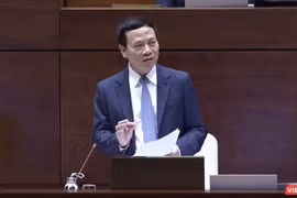ông Nguyễn Mạnh Hùng, Bộ trưởng Bộ Thông tin và Truyền Thông trả lời chất vấn trước Quốc hội ngày 8/11