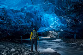 Mặc kẹt trong hang động có thể gây ra những sang chấn tâm lý về lâu dài (ảnh: Mindthetrip)