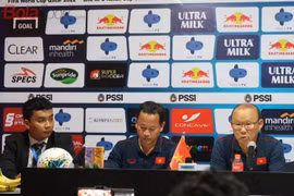 HLV Park Hang-seo trả lời họp báo sau trận đấu (ảnh Bola Sport)