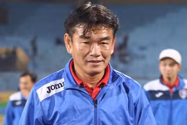 HLV Phan Thanh Hùng đang xây dựng lại hệ thống cho đội bóng vùng Than (ảnh: CLB Quảng Ninh)