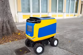 Robot tự động giao đồ ăn của hãng Kiwi (ảnh: Business Insider)