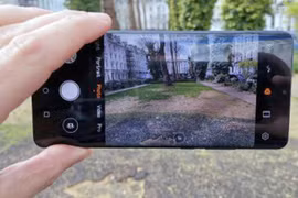 P30 Pro là mẫu điện thoại được Huawei cho ra mắt trong thời gian gần đây (ảnh: Digital Camera World) 