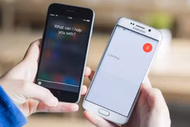 Google Assistant và Apple Siri