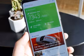 Nút kích hoạt Bixby được đặt ở bên cạnh trái của máy