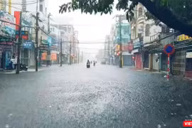 Một góc đường Lý Thái Tổ (quận Hải Châu, TP Đà Nẵng) chìm trong mưa lớn