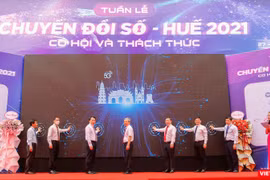 Đại diện Bộ TT&TT, Viettel, đại diện UBND tỉnh T.T.Huế tại sự kiện "Tuần lễ Chuyển đổi số tỉnh T.T.Huế 2021"