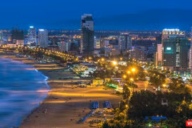 Bãi biển du lịch phía Đông TP Đà Nẵng đã bắt đầu nhộn nhịp đón khách du lịch trở lại