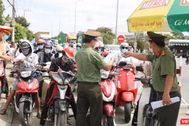 Chốt kiểm soát phòng dịch trên nút giao thông đường bộ ở Quảng Nam