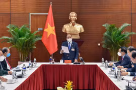 Thủ tướng Chính phủ Nguyễn Xuân Phúc chỉ đạo công tác phòng chống dịch COVID-19 (ảnh VGP)