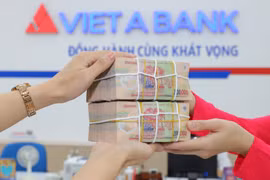 Em dâu tổng giám đốc Việt Phương Group bán ra 4,8 triệu cổ phiếu VietABank.