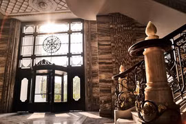 Đại sảnh với trần cao 12,5m mô phỏng cung điện Châu Âu tại D’. Palais Louis