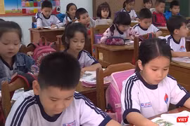 Bộ GD&ĐT đã vào cuộc khi có nhiều ý kiến bức xúc rằng SGK lớp 1 có quá nhiều sạn, làm ảnh hưởng đến sự hình thành nhân cách của các em.