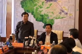 Phó Thủ tướng Chính phủ Trịnh Đình Dũng tại Ban Chỉ đạo tiền phương. Ảnh: Hồ Xuân Mai.