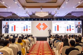 Tặng tiền, nhiều sếp từ nhiệm và những chuyện hay mùa đại hội đồng cổ đông ngân hàng