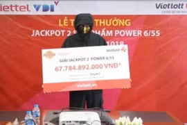 Người đàn ông lĩnh giải độc đắc Vietlott gần 70 tỷ đồng. Ảnh: Vietlott