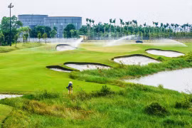 Cận cảnh sân golf không phép “mọc” trên đất công viên khu đô thị Bắc An Khánh