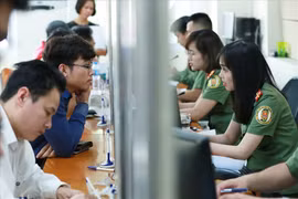 Những người có dấu hiệu vi phạm pháp luật hoặc đang trong quá trình thi hành án sẽ bị cấm hoặc hoãn xuất cảnh để phục vụ điều tra. Ảnh: VietNamnet.