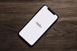 Cơ quan An ninh quốc gia Mỹ (NSA) khuyên ngưởi dùng smartphone khởi động lại máy mỗi tuần. Ảnh: BuzzHint