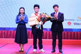 Thứ trưởng Bùi Hoàng Phương.