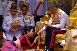 Hình ảnh bà Sineenat Wongvajirapakdi được Quốc vương Thái Lan sắc phong làm “Hoàng quý phi” ngày 28/7/2019.