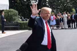 Việc ông Donald Trump một tuần liên tiếp tung ra 4 đòn tấn công khiến dư luận cho rằng ông đang trù tính thay đổi lớn về chính sách isd Trung Quốc 