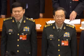 Trương Dương (trái) và Phòng Phong Huy cùng bị xử lý khai trừ đảng tịch, tước quân tịch bãi bỏ lon Thượng tướng.