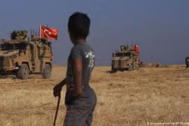 Ngày 8/10, quân đội Thổ Nhĩ Kỳ vượt biên giới vào miền Bắc Syria đánh chiếm khu vực do người Kurd kiểm soát. Ảnh: AP.