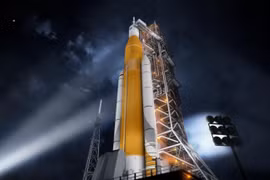 Hệ thống phóng tàu không gian Space Launch System của Mỹ bị Doãn Thành Sán tráo sản phẩm thép Trung Quốc thay cho thép Mỹ.