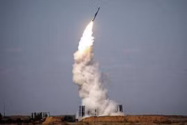 Tên lửa S-300 của Syria lần đầu khai hỏa đã bắn hạ 3 máy bay không người lái của Israel mà đối phương không dám trả đũa.