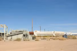 Một khẩu siêu pháo của Mỹ có nòng dài 36 mét được bắn thử nghiệm tại sa mạc Arizona năm 1966.