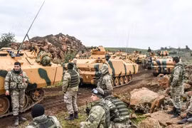 Quân đội Thổ Nhĩ Kỳ tiến vào đất Syria nhằm tiêu diệt lực lượng người Kurd và lập vùng đệm an ninh trên đất Syria.