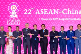 Hội nghị cấp cao các nước ASEAN đã ra tuyên bố bày tỏ quan ngại về vấn đề Biển Đông và cáo buộc Trung Quốc tiến hành các hoạt động quân sự ở Biển Đông. 