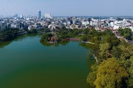 Vì sao Hà Nội thí điểm cấm ô tô trên 16 chỗ vào phố cổ và Hồ Gươm?