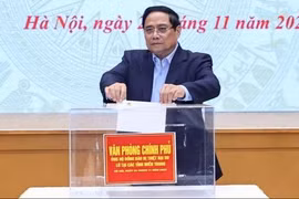 Thủ tướng: Không bỏ lỡ cơ hội trong lúc người dân vùng lũ đang rất cần