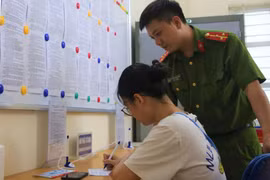 Người dân Hà Nội, TP.HCM xếp hàng cấp đổi GPLX: Cục CSGT và Cục Đường bộ Việt Nam nói gì?