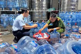 Nhiều cơ quan, hộ dân mua phải nước Lavie giả làm từ nước máy