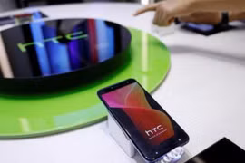 HTC U12 đã lộ diện trong một sự kiện về mạng 5G tại Đài Loan (ảnh Reuters)