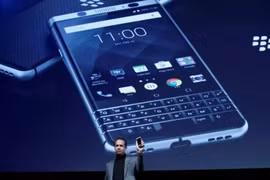 TCL sẽ phát hành hai mẫu Blackberry mới trong năm nay, và cả hai đều có bàn phím cơ (Ảnh Reuters)