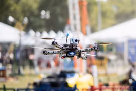 Các thiết bị Drone đang được sử dụng và phát triển ngày càng nhiều để phục vụ cho các cuộc tấn công khủng bố (Ảnh Twitter)