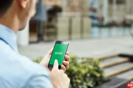 Grab phối hợp với Ban Quản lý An toàn thực phẩm (ATTP) TP. HCM, đảm bảo cam kết về ATTP từ sản xuất, chế biến đến vận chuyển, tiêu thụ.