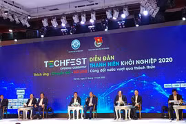 Thủ tướng Chính phủ và lãnh đạo các Bộ ngành tham gia đối thoại tại Diễn đàn Thanh niên khởi nghiệp 2020.